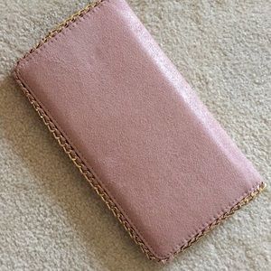 Urban expression travel clutch